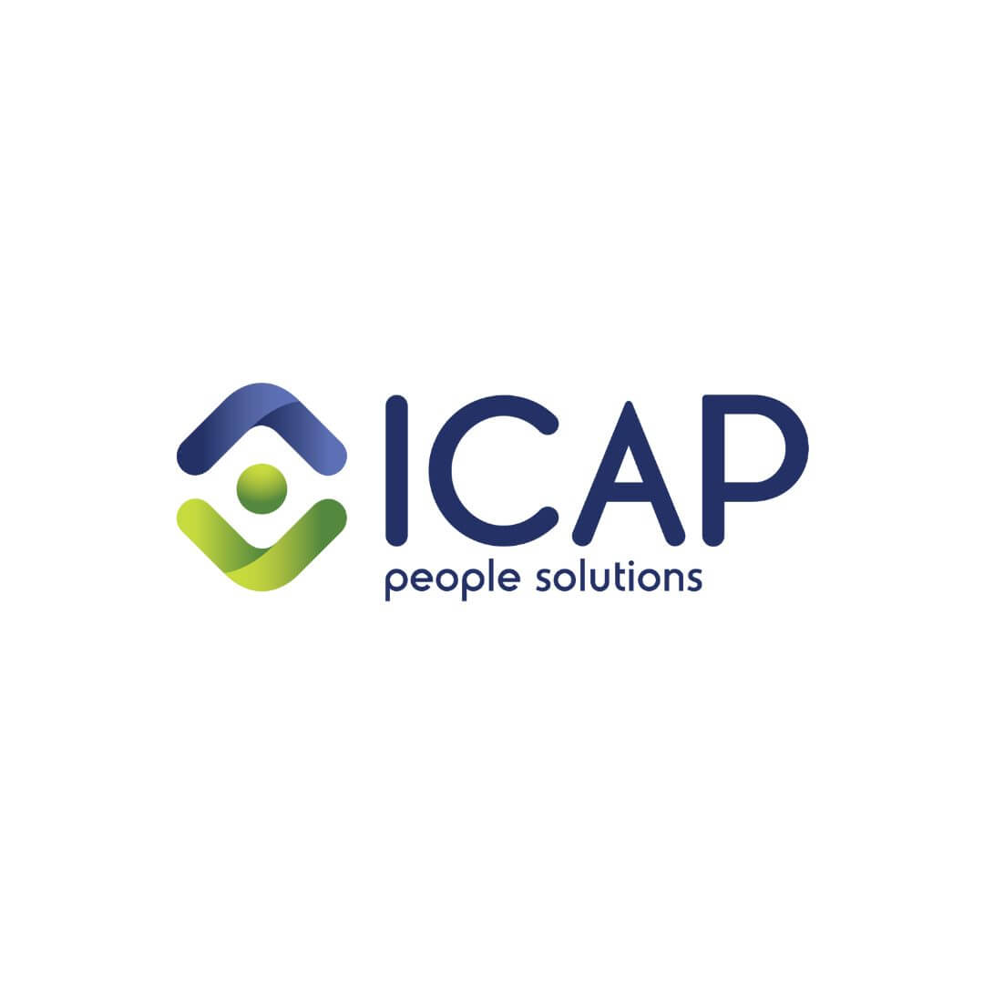 To λογότυπο της ICAP People Solutions, με μπλε και πράσινο στα χρώματα, ένα ρόμβο κομμένο στη μέση με μια τελίτσα στο κέντρο και δεξιά το όνομα της εταιρείας.